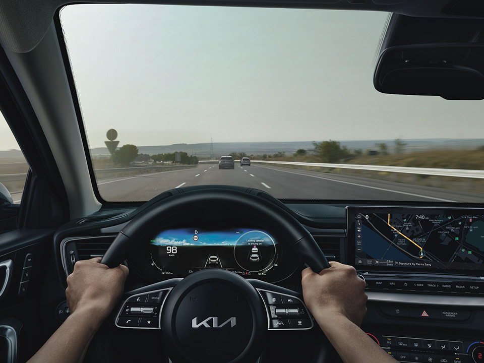 Sistemul Driver Attention Warning Plus